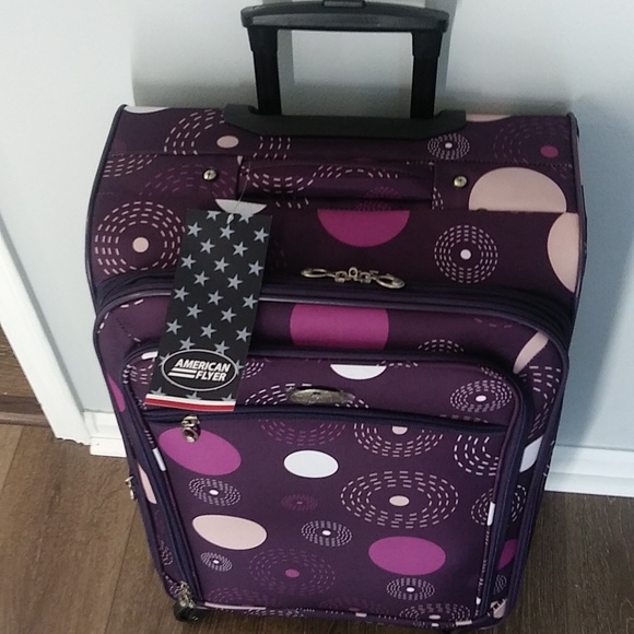 25 Checked Medium Spinner, Expandable, Lightweight Bag. - Picture 3 of 6